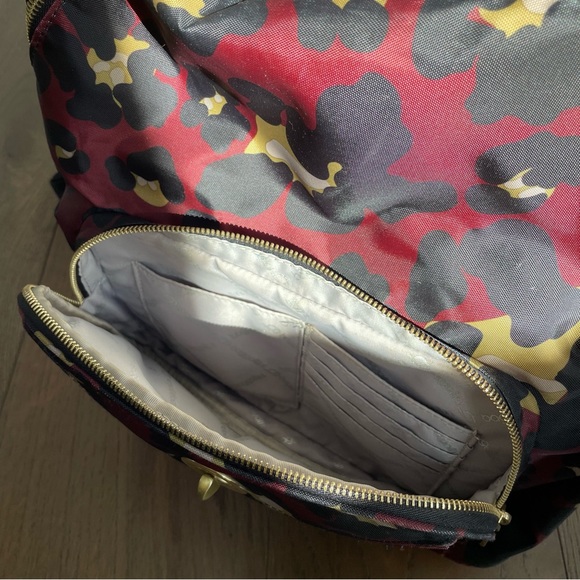 Baggallini Commuter Backpack - Picture 4 of 8